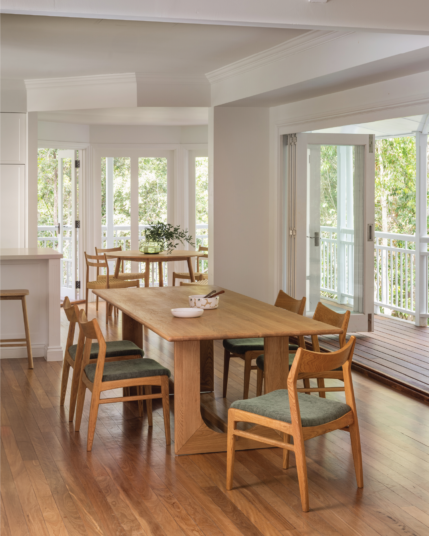 Arke Dining Table