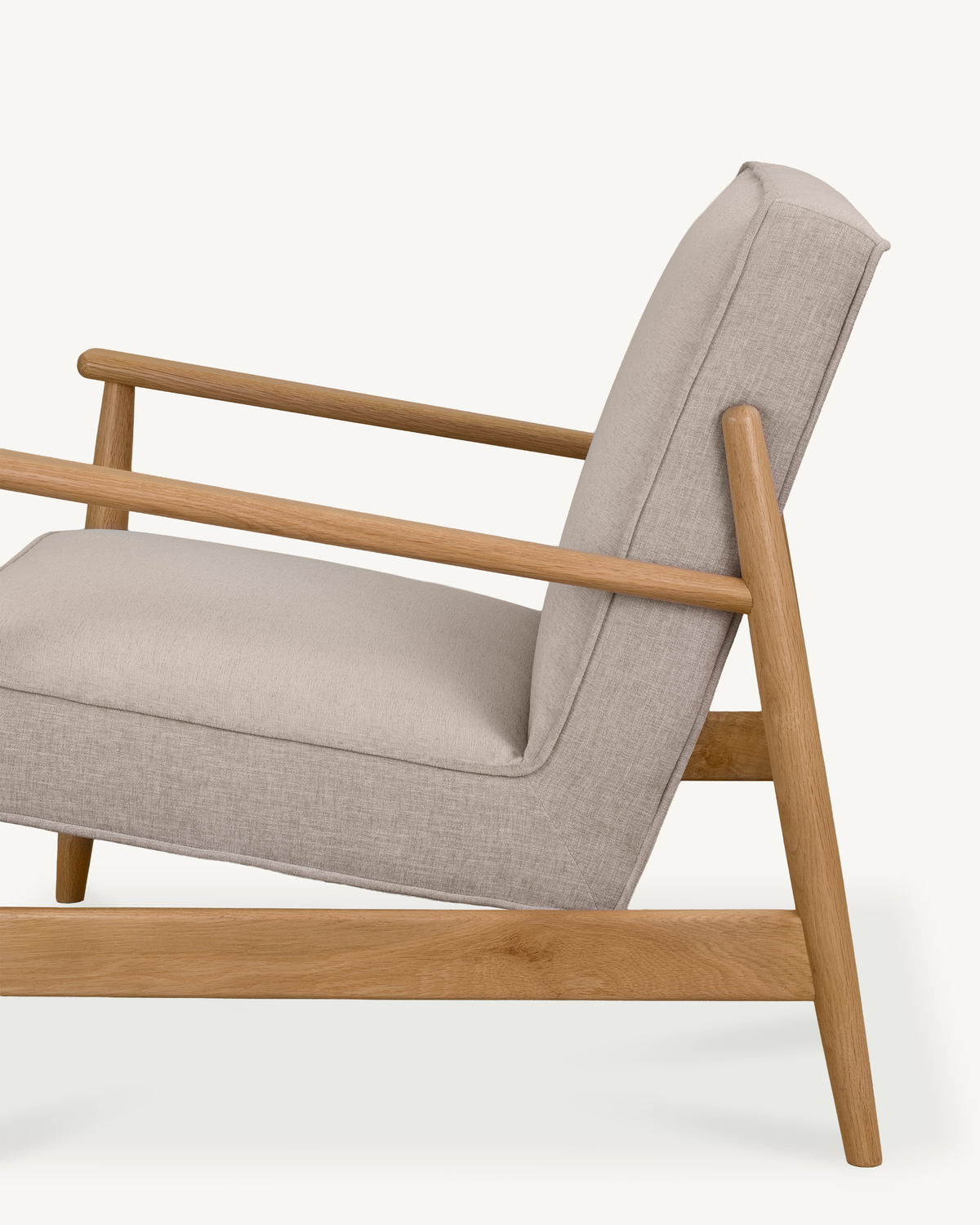 Arna Lounge Chair