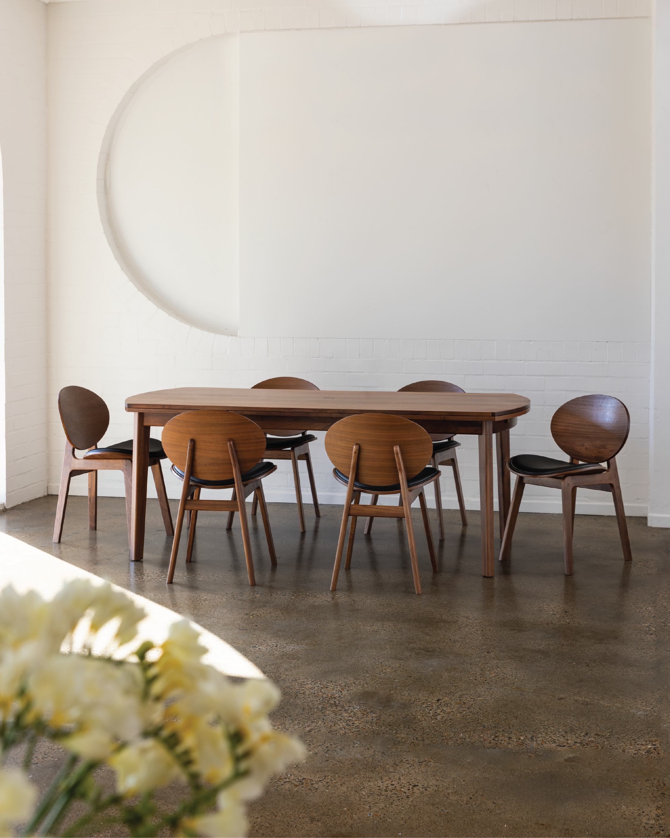 Arna 04 Walnut Black Leather Dining Chair