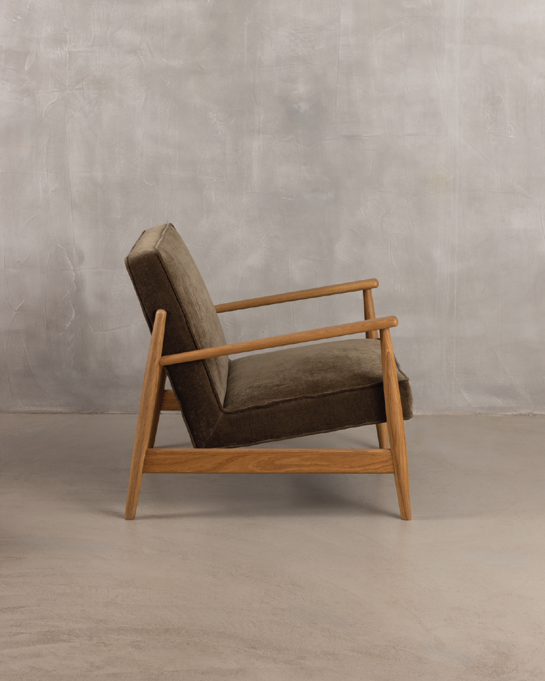 Arna Lounge Chair Olive