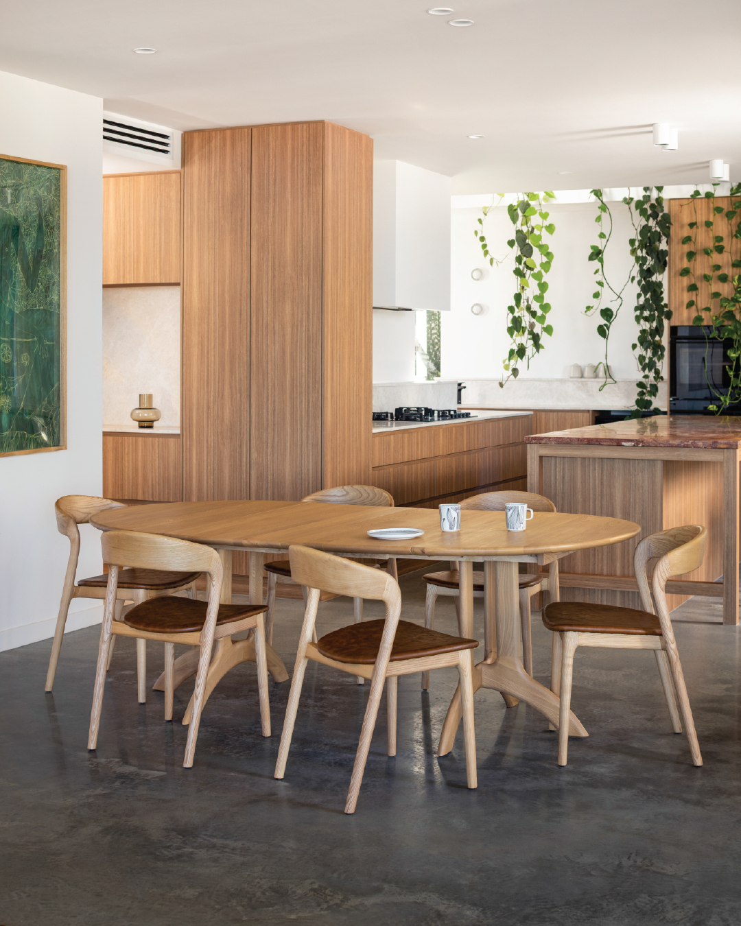 Round Dining Table w/ 2 Extensions