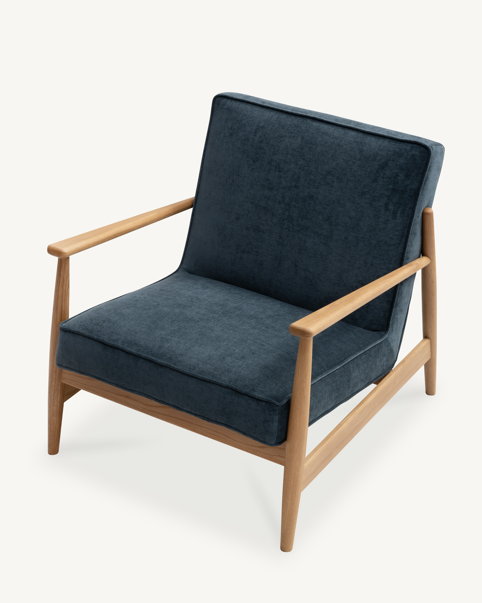 Arna Lounge Chair