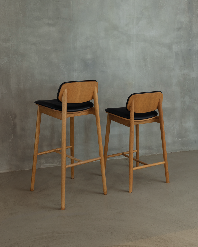 Arna 01 Bar Stool - Black Leather