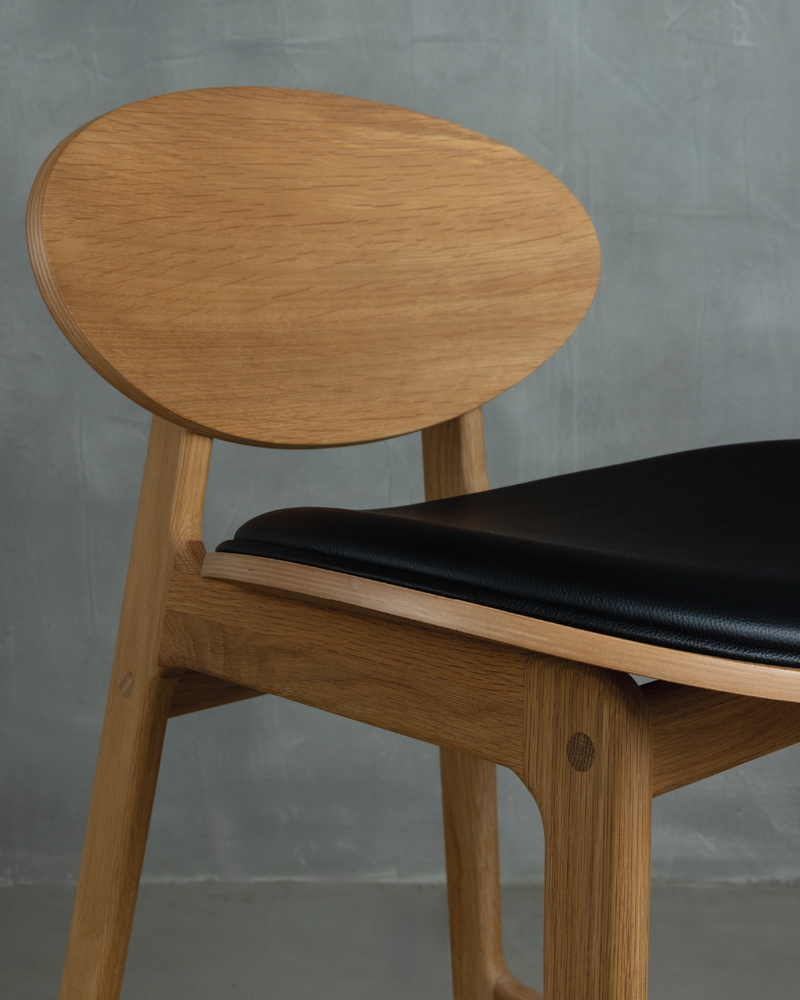 Arna 04 Counter Stool Oak Oiled - Black Leather