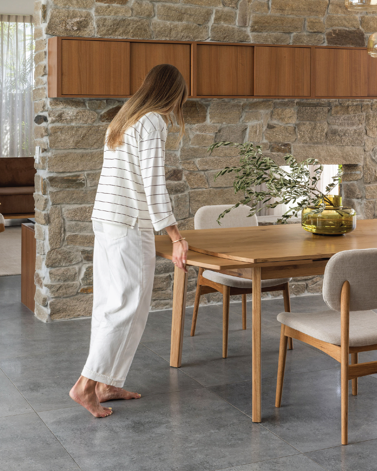 Arna Curve Extendable Dining Table