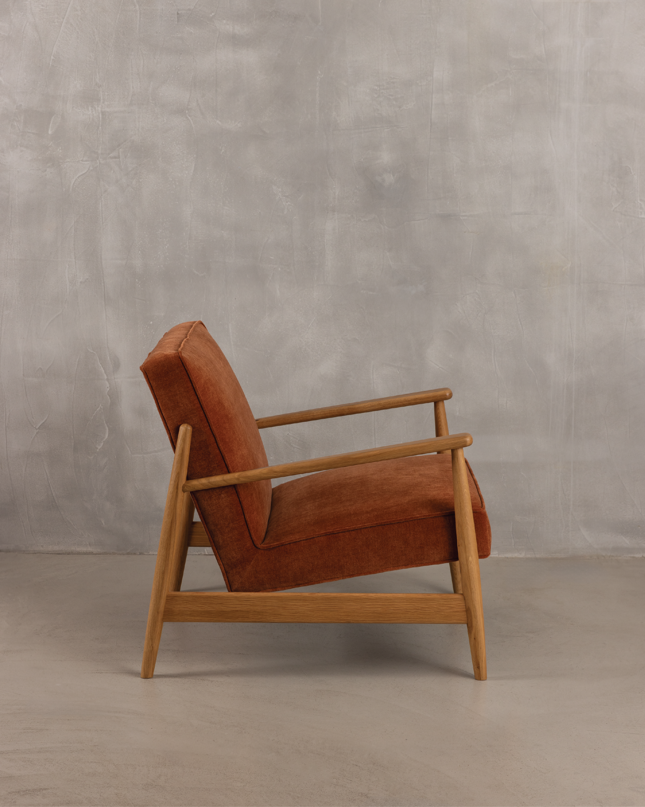 Arna Lounge Chair Rust
