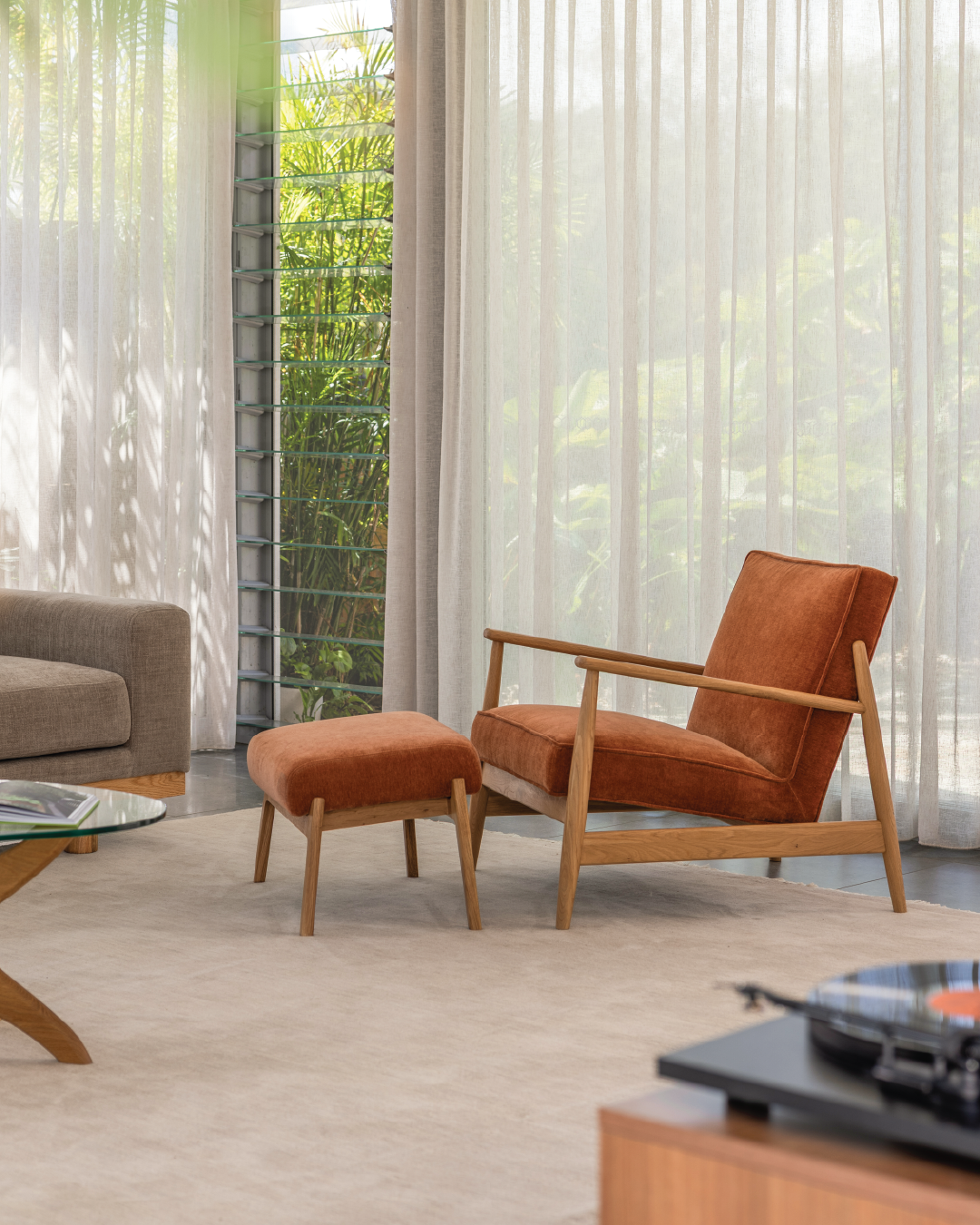 Arna Lounge Chair