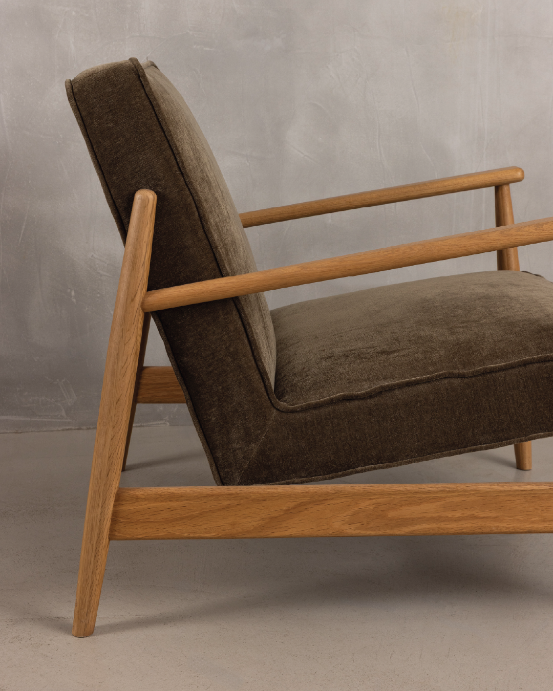 Arna Lounge Chair Olive