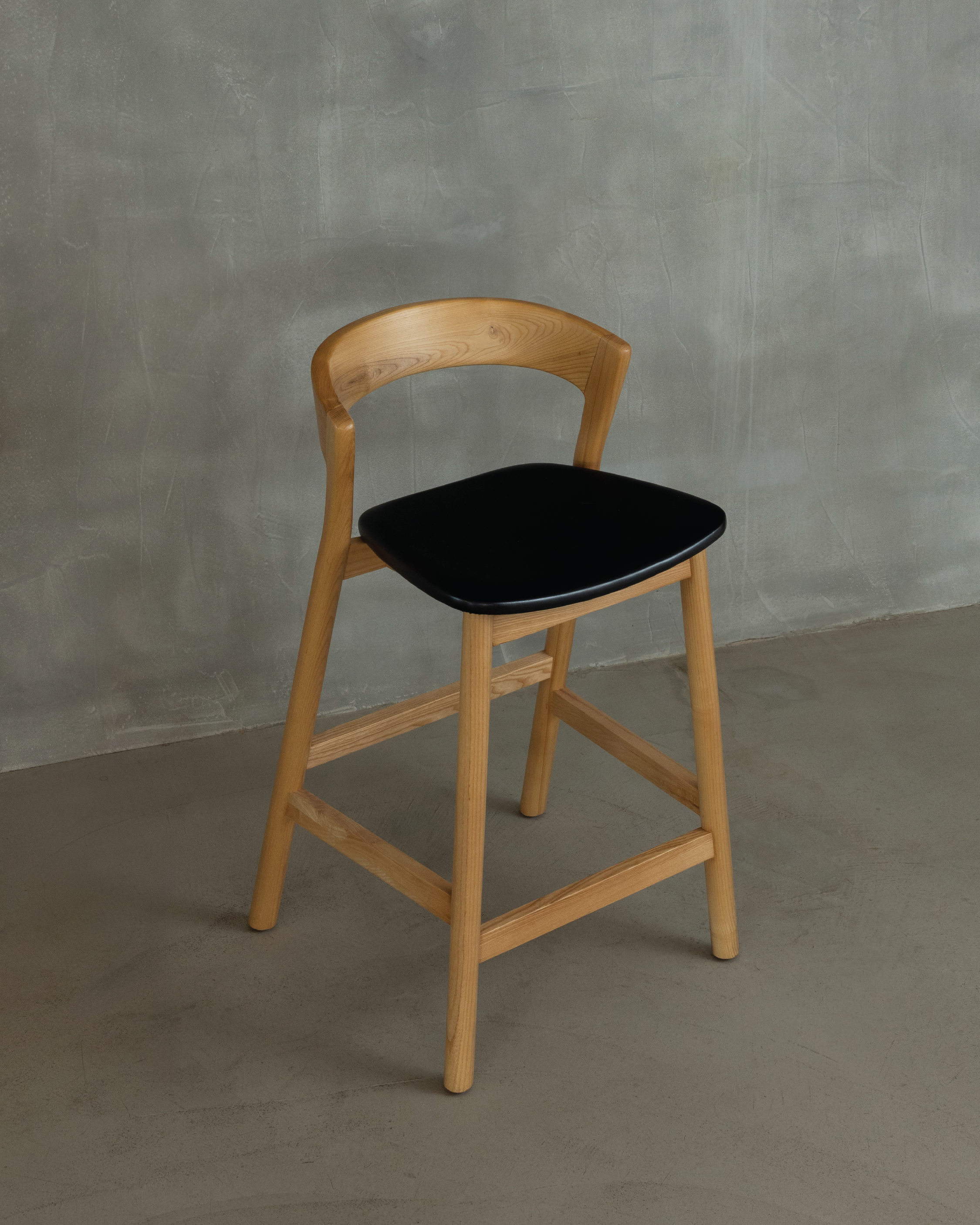 Vara 01 Black Leather Bar Stool