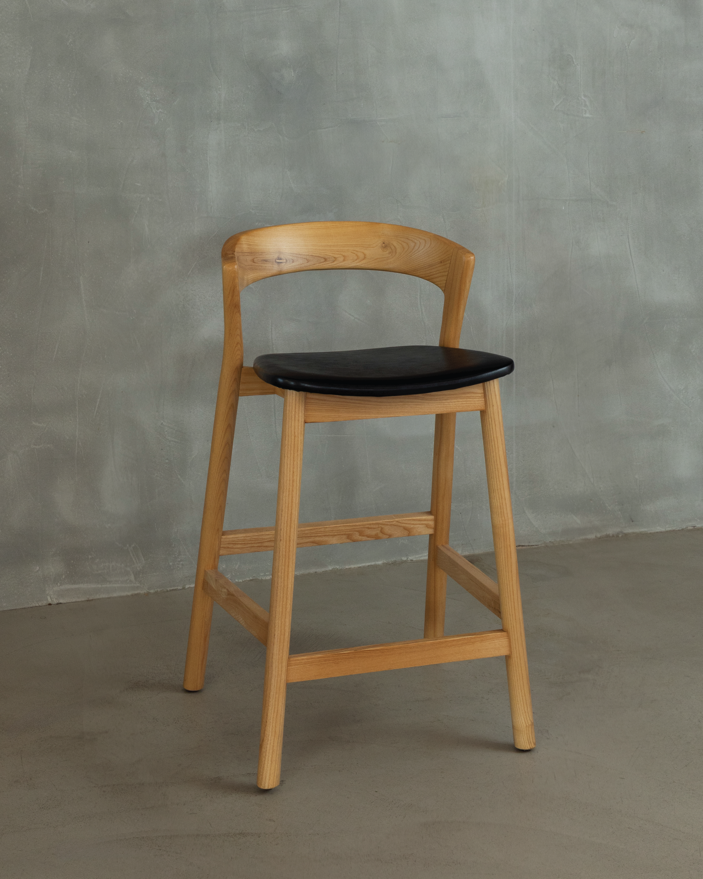 Vara 01 Black Leather Bar Stool